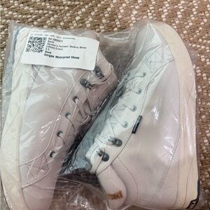 Vasque Bergen Waterproof Shoes | Cream | Women’s 8.5